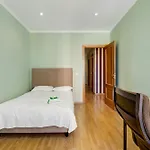 Spacious In Lisbon's Historic Centre 65 M² Parking Apartment