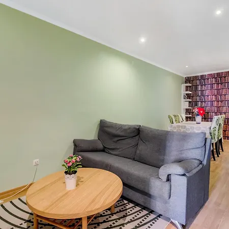 Spacious In Lisbon's Historic Centre 65 M² Parking *