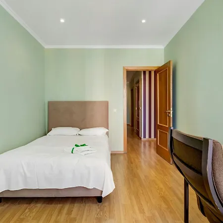 Spacious In Lisbon's Historic Centre 65 M² Parking Апартаменти